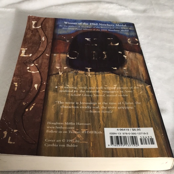 Set of 2 paperbacks. It’s All in How You Tell It and The Bronze Bow - Picture 3 of 5